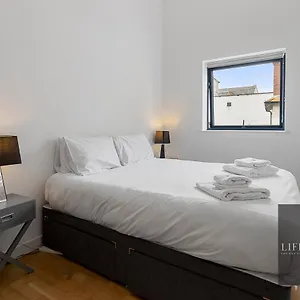 Smythen St, 2 Bed With Balcony Apartment Exeter