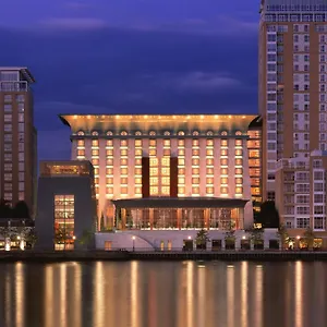 https://canary-riverside-plaza.brighton-hotels-england.com