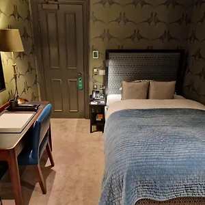 https://the-city-of-london-club.cambridgehotelsuk.com